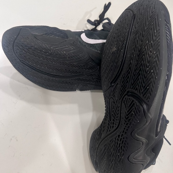 Black basketball shoes aize 9.5 mens - Picture 4 of 5